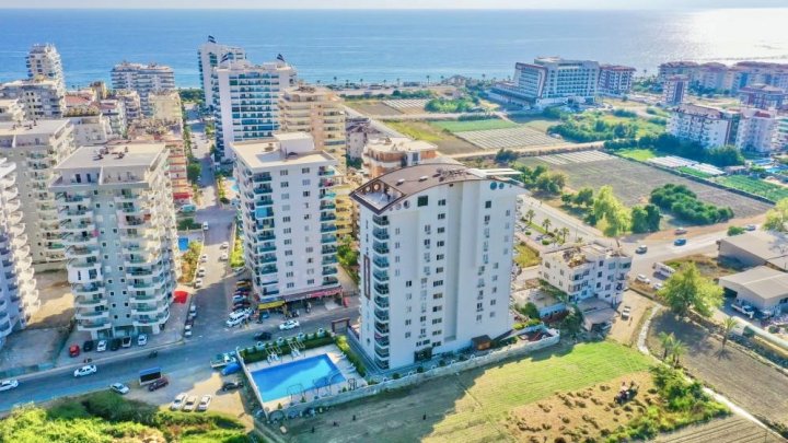 Mahmutlar, Alanya'da Deniz ve Şehir Manzaralı Satılık Eşya Dolu 1+1 Daire