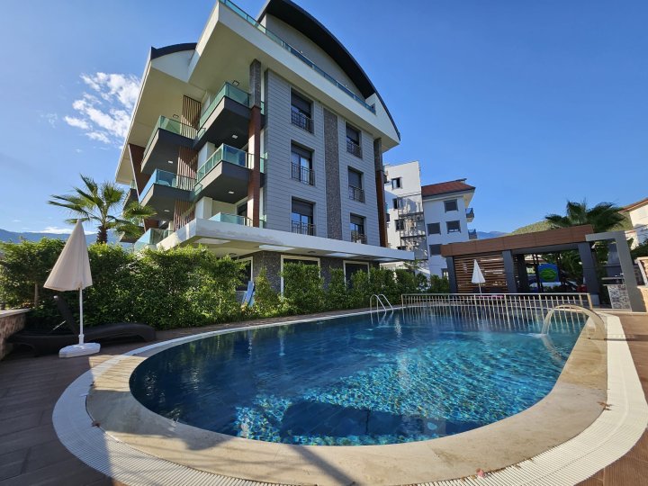 Oba Safir Park, Alanya'da Dağ Manzaralı Geniş 4+1 Dubleks Daire Satışı