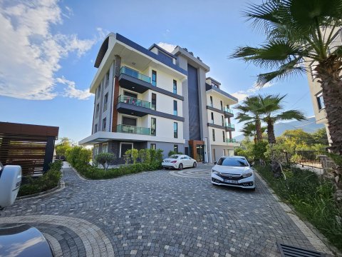 Spacious 4+1 Duplex Apartment with Mountain Views in Oba Safir Park, Alanya
