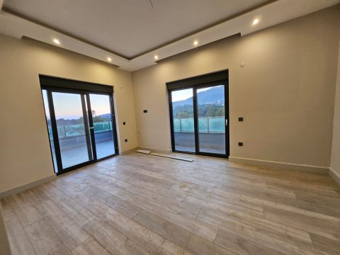 Spacious 4+1 Duplex Apartment with Mountain Views in Oba Safir Park, Alanya