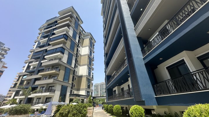 Mahmutlar, Alanya'da Satılık Ferah Köşe Konumlu 1+1 Daire