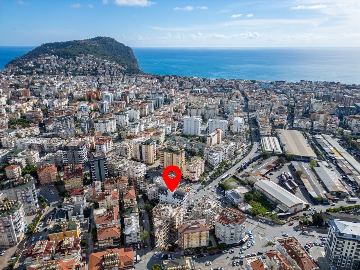 Modern 1+1 Apartment in Center of Alanya with Social Facilities