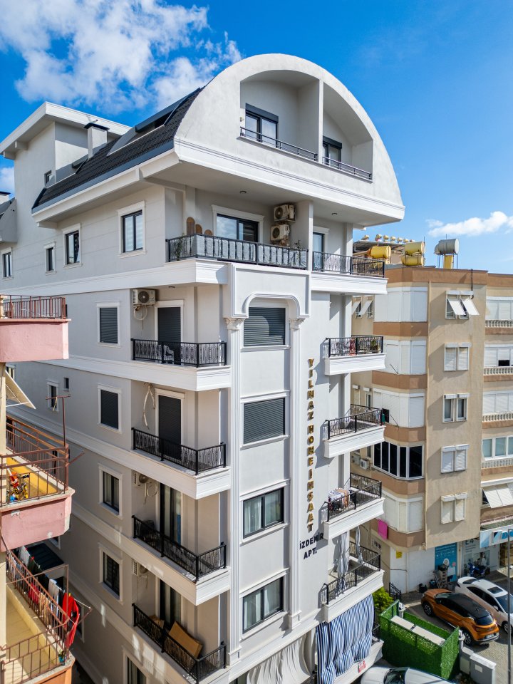 Modern 1+1 Apartment in Center of Alanya with Social Facilities