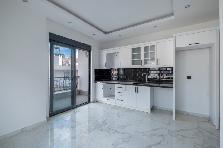 Modern 1+1 Apartment in Center of Alanya with Social Facilities