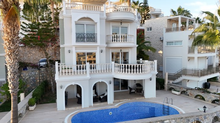 Luxury 4+1 Villa for Sale in Oasis Club II, Konaklı (Alanya) – Private Pool & Beach