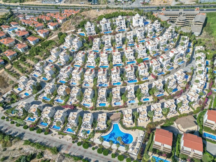 Luxury 4+1 Villa for Sale in Oasis Club II, Konaklı (Alanya) – Private Pool & Beach