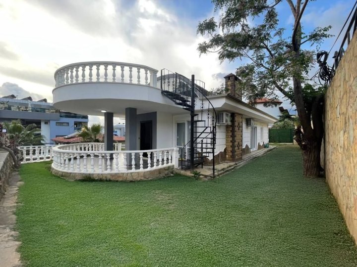 Luxury 3+1 Villa for Sale in Alanya Kargicak – 400 m² Plot