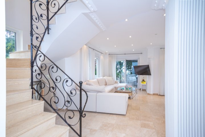 Sea-View 2+1 Fully Furnished Apartment for Residence in Alanya Cikcilli