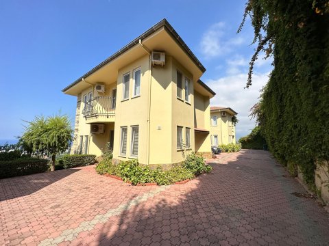 Luxury 4+1 Duplex Villa with Landscaped Garden and Access to Full Hotel Facilities in Alanya
