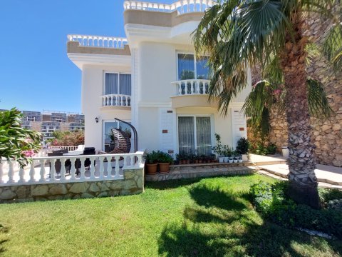 Luxury 3+1 Villa for Sale in Kargicak – Toros Sitesi with Private Pool & Rich Facilities