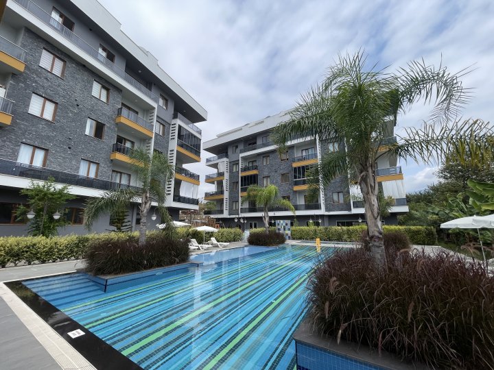 Prostrani 2+1 stan s bazenom, teretanom i društvenim sadržajima u modernoj rezidenciji