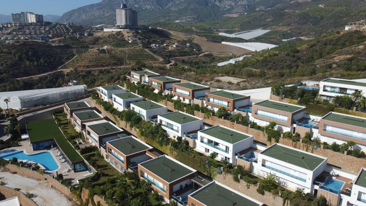 Luksuzna 4+1 namještena duplex vila s privatnim bazenom u Kargicaku, Alanya