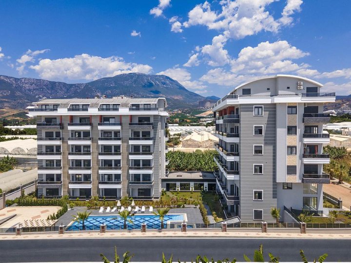 Achetez un appartement de 2 chambres à Alanya Kargicak, meublé, près de la mer et de la piscine