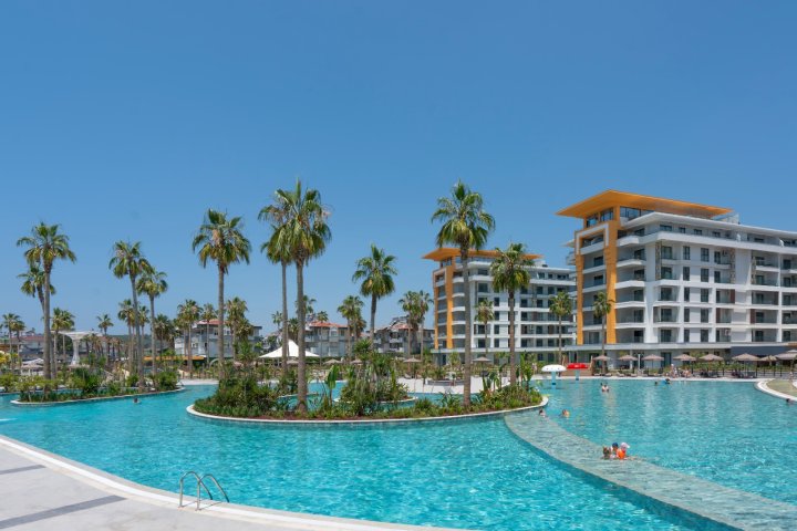 Buy 1+1 Furnished Flat in Azura World Turkler Alanya