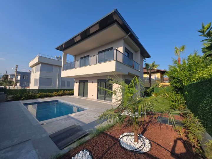 Moradia Triplex com Vista Mar à Venda em Alanya | Cidadania