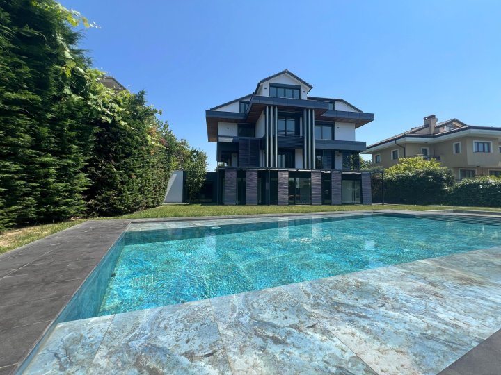 Villa til salg i Beykoz Istanbul med privat have & sikkerhed