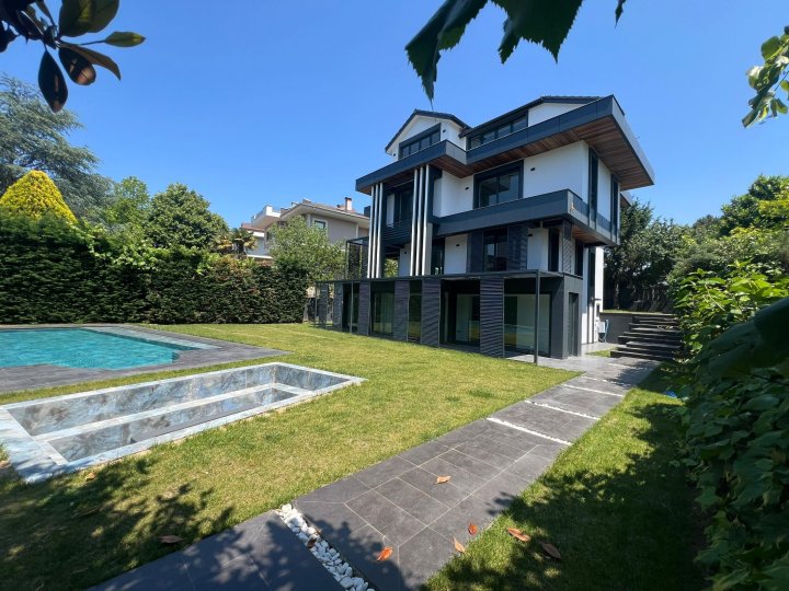 Villa til salg i Beykoz Istanbul med privat have & sikkerhed