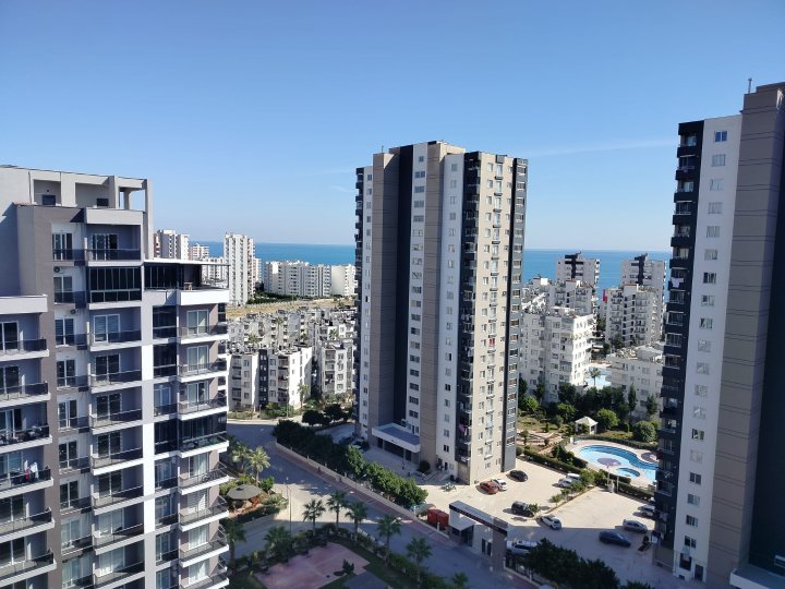 Deniz Manzaralı ve Havuzlu 1+1 Daire Satılık - Tece, Mezitli