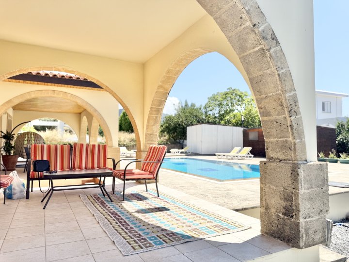 Villa Vintage de 3 Dormitorios en Karsiyaka, Kyrenia