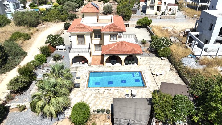 Villa Vintage de 3 Dormitorios en Karsiyaka, Kyrenia
