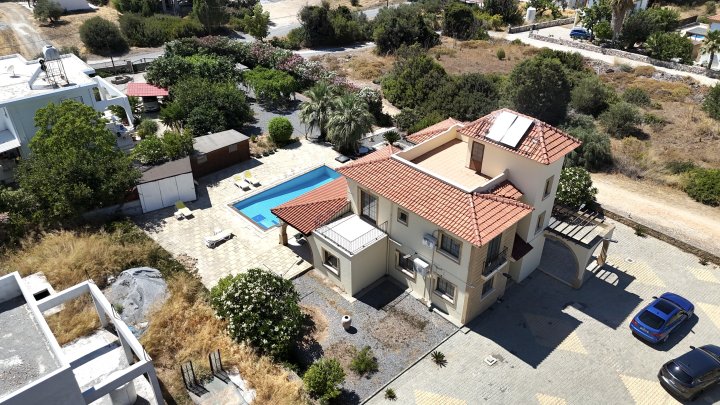 Villa Vintage de 3 Dormitorios en Karsiyaka, Kyrenia