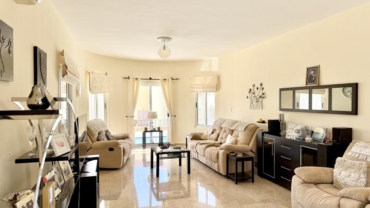 Grandiose 3-Bedroom Villa with Private Pool & Garden