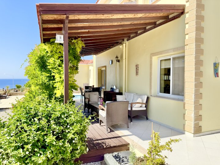 Grandiose 3-Bedroom Villa with Private Pool & Garden