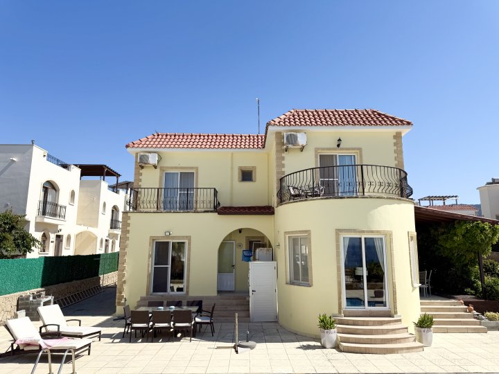 Grandiose 3-Bedroom Villa with Private Pool & Garden