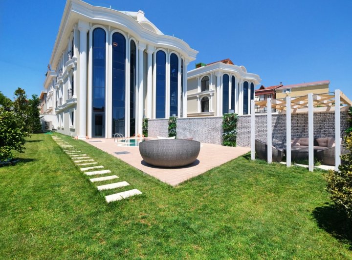 Luxe 8-slaapkamer villa in Buyukcekmece, Istanbul - Ideaal voor burgerschap