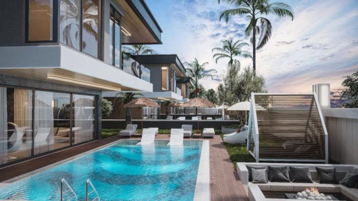 Alanya Tepe'de Satılık Özel Havuzlu 3+1 ve 7+1 Villa
