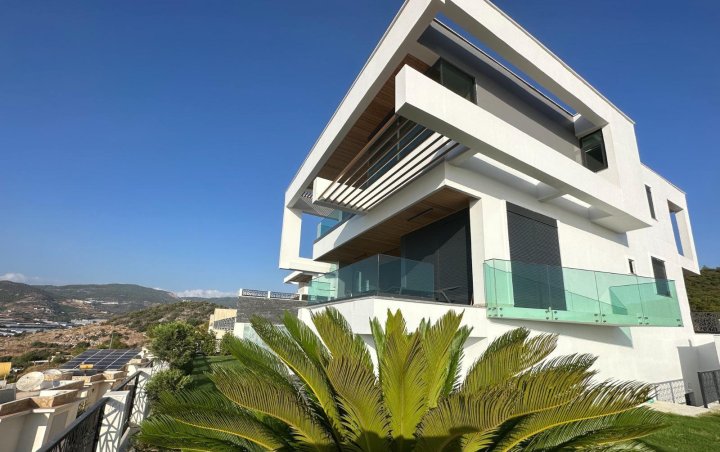 Sea View Villa med 4 Soveværelser og Privat Pool i Yesiloz, Alanya