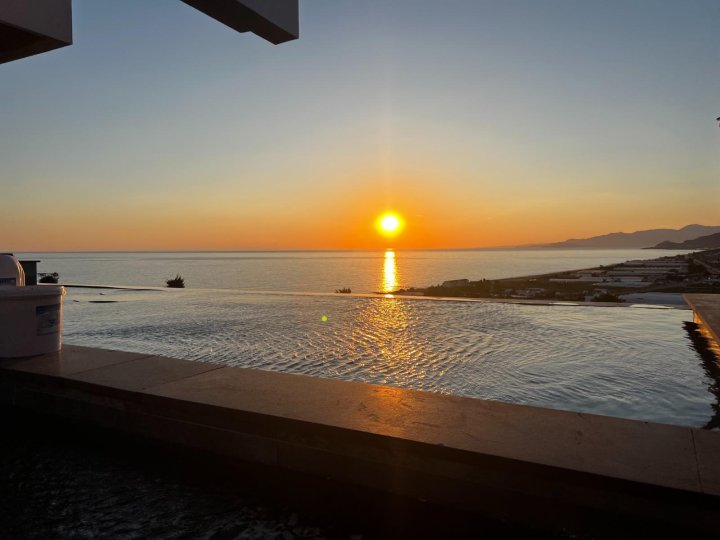 Sea View Villa med 4 Soveværelser og Privat Pool i Yesiloz, Alanya