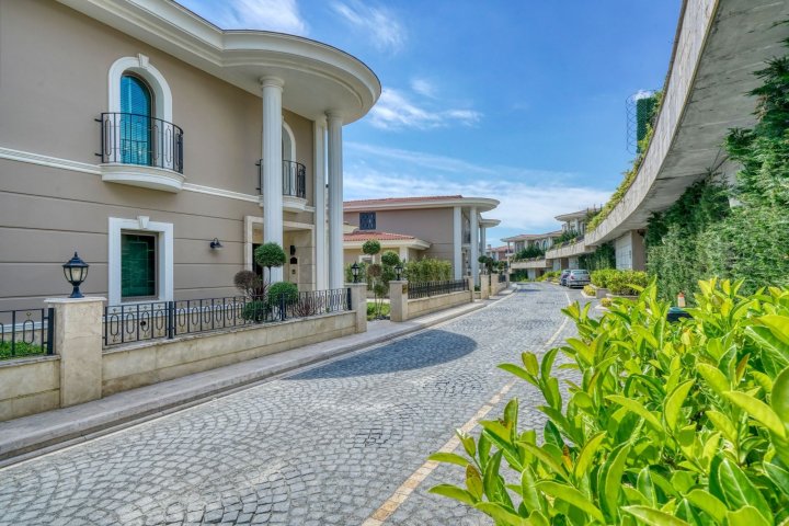 Villa em Beylikduzu, Istambul: 5-6 Quartos, Centro da Cidade e Autorização de Residência Disponível