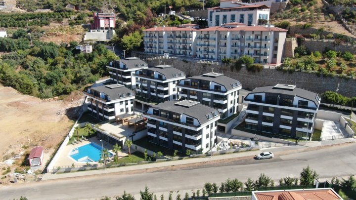 Alanya Tepe'de Deniz Manzaralı 5+1 Daire