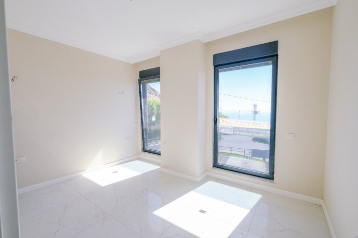 Alanya Tepe'de Deniz Manzaralı 5+1 Daire