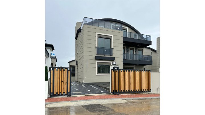 Antalya Serik'te Satılık 4+1 Zarif Villa