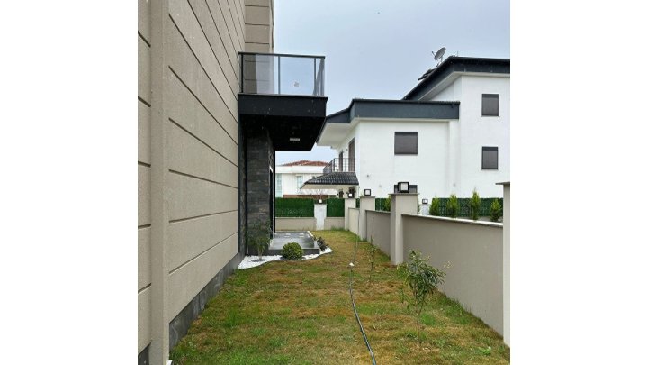 Antalya Serik'te Satılık 4+1 Zarif Villa