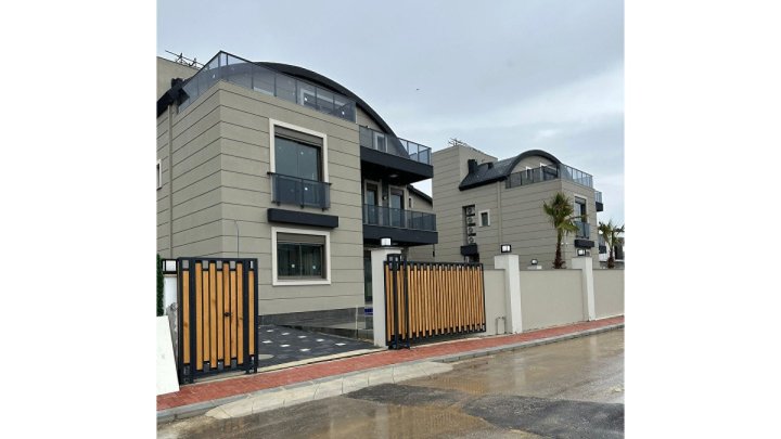 Antalya Serik'te Satılık 4+1 Zarif Villa