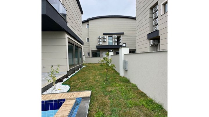 Antalya Serik'te Satılık 4+1 Zarif Villa