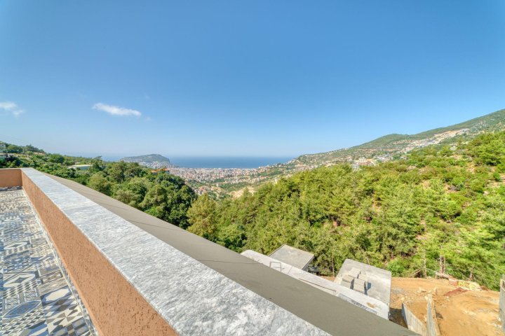 Bürgerrecht genehmigte Villa mit 7 Schlafzimmern und privatem Pool in Alanya Bektas