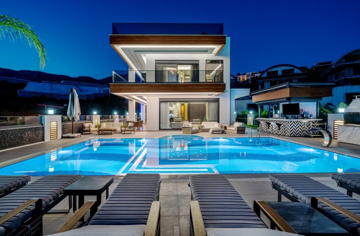 Alanya, Kargicak’ta Deniz Manzaralı Özel 3 Yatak Odalı Villa Satılık – Vatandaşlık Fırsatı