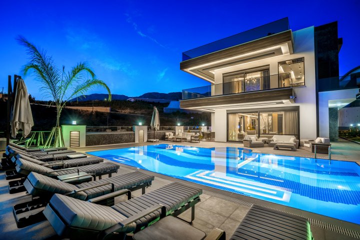 Alanya, Kargicak’ta Deniz Manzaralı Özel 3 Yatak Odalı Villa Satılık – Vatandaşlık Fırsatı