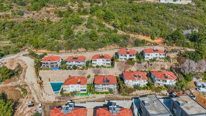 Zu verkaufen: 3-Zimmer-Villa mit Staatsbürgerschaft in Bektas, Alanya