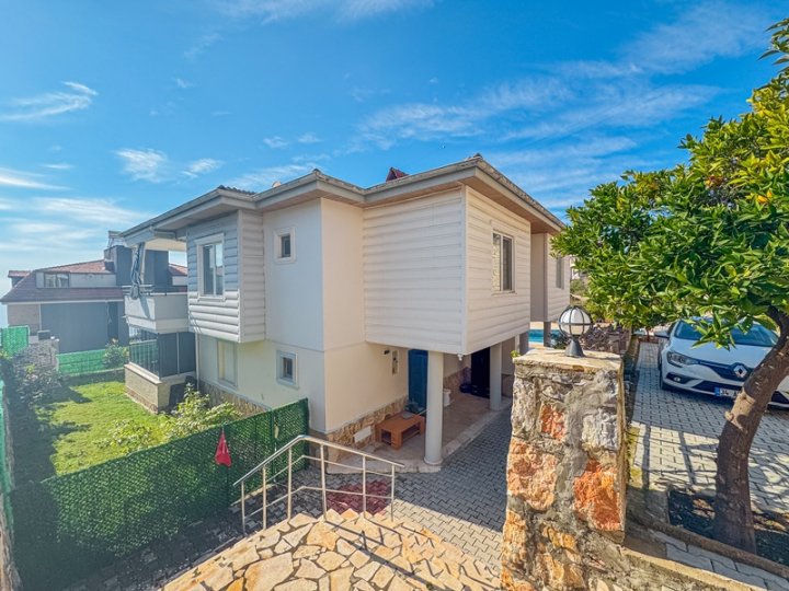 Zu verkaufen: 3-Zimmer-Villa mit Staatsbürgerschaft in Bektas, Alanya