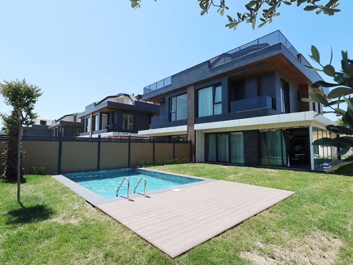 Sikre din investering i Istanbul: 7 eller 5 værelse villa med mulighed for statsborgerskab