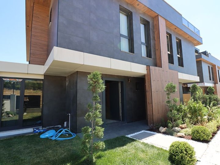 Sikre din investering i Istanbul: 7 eller 5 værelse villa med mulighed for statsborgerskab