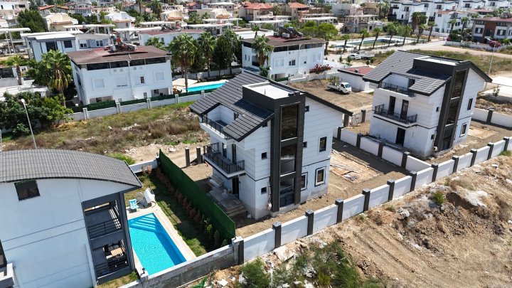 Kadriye-Antalya'da Lüks Tripleks Villalar