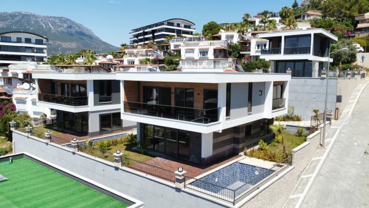For Sale: Sea View Villa in Kargicak, Alanya with 4 Bedrooms and Citizenship