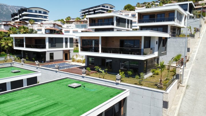 For Sale: Sea View Villa in Kargicak, Alanya with 4 Bedrooms and Citizenship