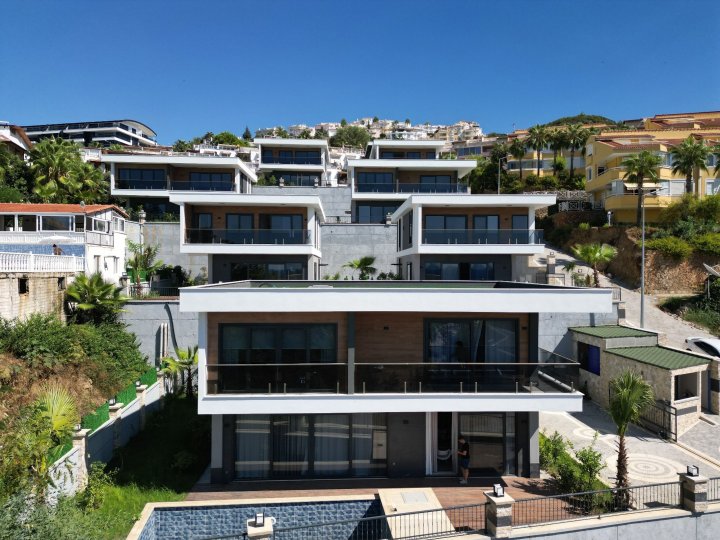 For Sale: Sea View Villa in Kargicak, Alanya with 4 Bedrooms and Citizenship
